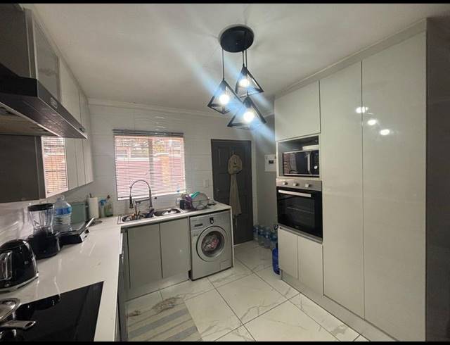 2 BEDROOM TOWNHOUSE FOR SALE IN NEWLANDS